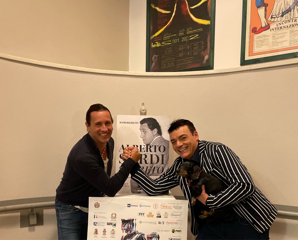 Con il cantautore Povia e il bassotto Byron Righetti