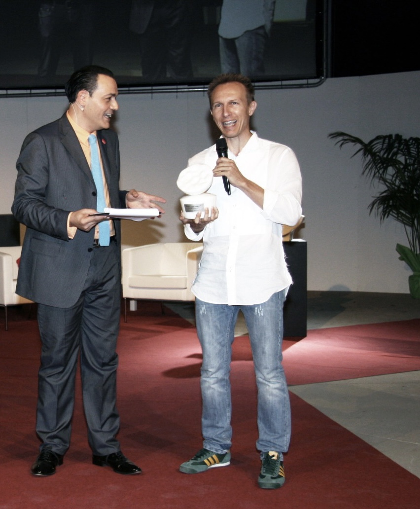Igor Righetti con il conduttore radiofonico e inviato di Striscia la Notizia Cristiano Militello