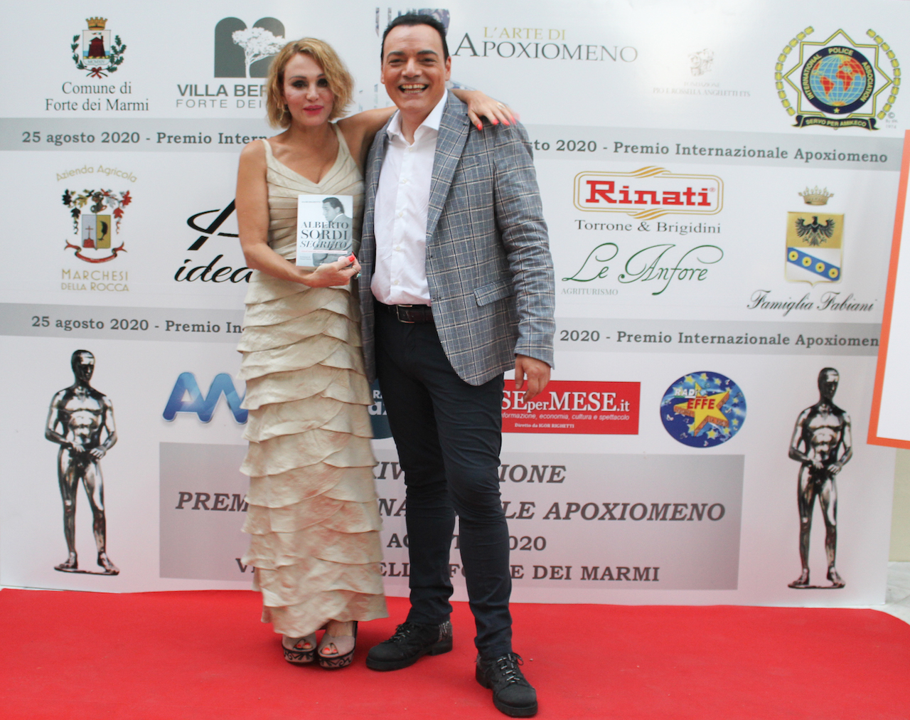Igor Righetti con l'attrice e modella Denny Mendez.