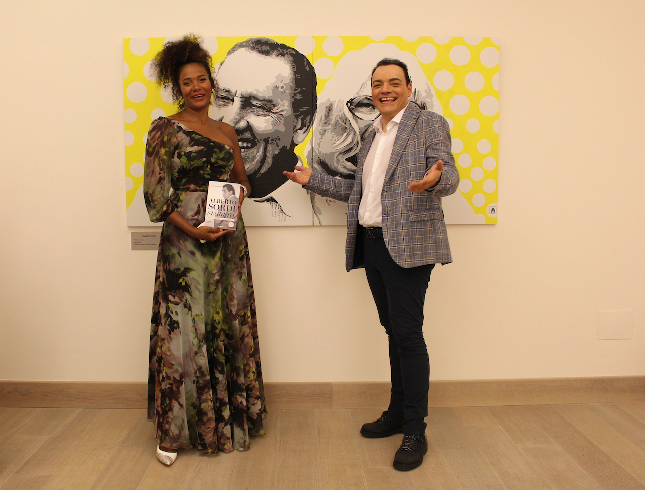 Igor Righetti con l'attrice e modella Denny Mendez.