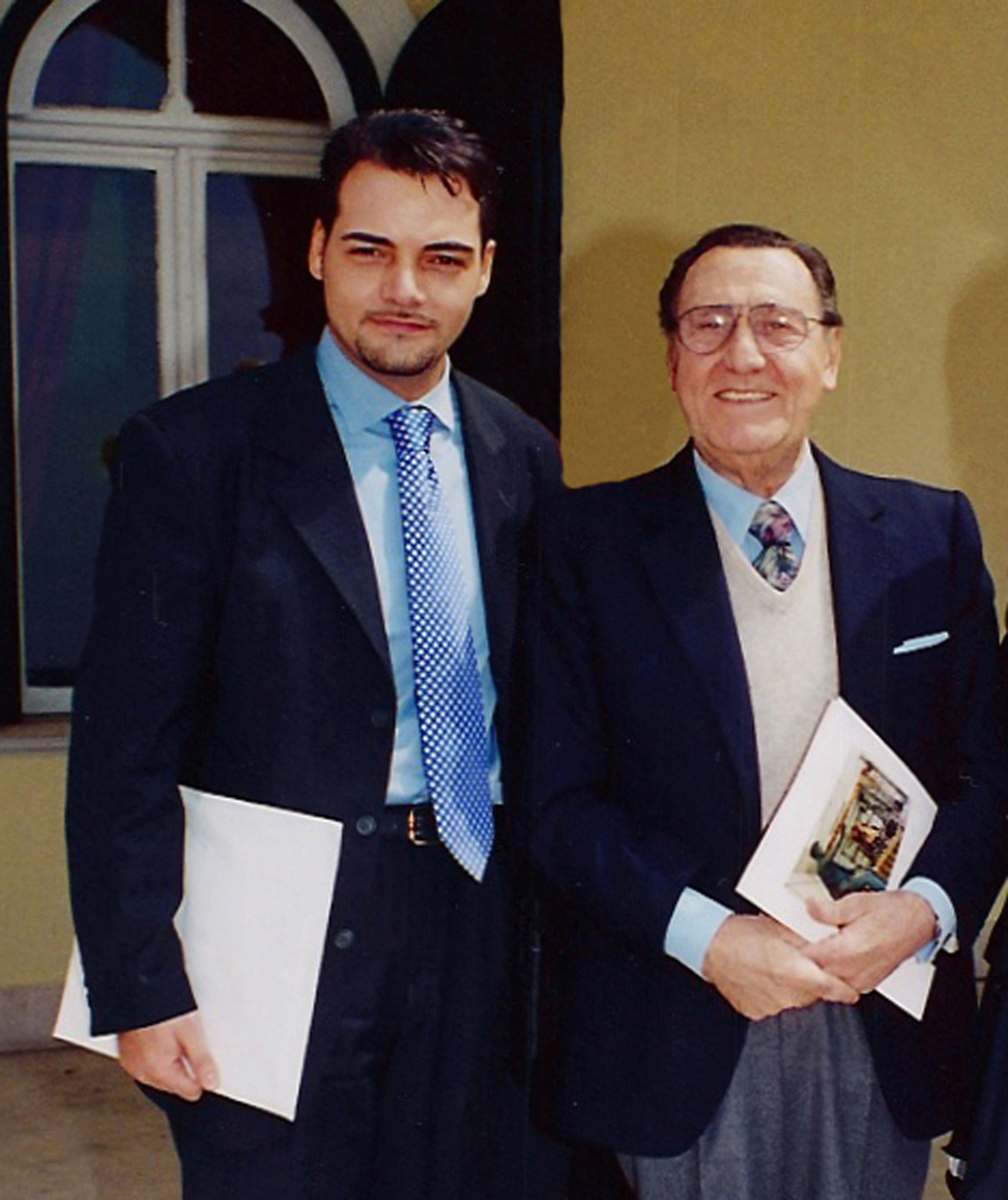Il giornalista Igor Righetti assieme al cugino Alberto Sordi in un’immagine dei primi anni Novanta