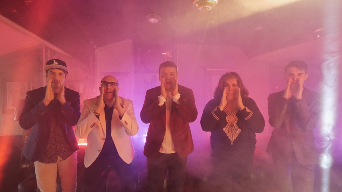 Un momento del divertente videoclip di Vaffanvip sottotitolato in inglese e pubblicato su YouTube